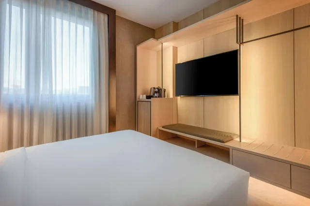 Room, Queen Bed, Ac Hotel Firenze By Marriott 8/10