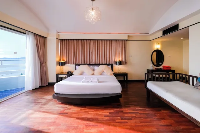 1 Bedroom, Tower, Junior Suite, 1 King and 1 Single Beds, Sea View، Grand Jomtien Palace Hotel 1/5