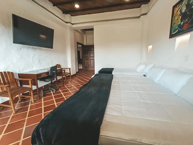 غرفة كلاسيكية ثلاثية بسرير كينج وسرير فردي، Hotel Casona Montañesa Quindío 7/9