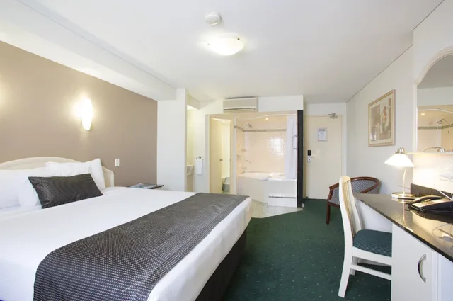 Spa, Deluxe, King Bed, Northbridge 2/2