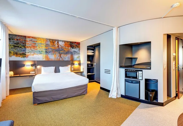 غرفة ثلاثية بسرير مزدوج وسرير فردي، B&B HOME Rueil-Malmaison Gare 2/6