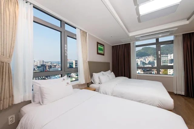 غرفة ديلوكس عائلية بسريرين منفصلين بإطلالة على المدينة، Central Park Hotel Busan 9/10
