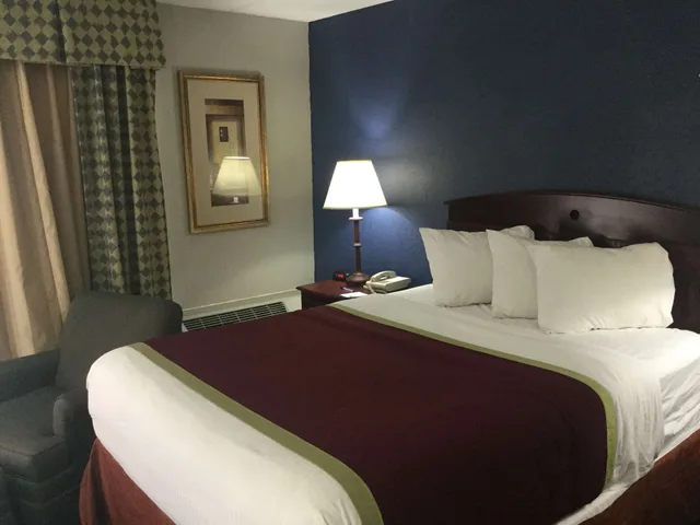 غرفة بسرير كينج، Baymont By Wyndham Michigan City 1/5