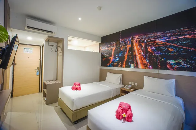 غرفة سوبيريور بسريرين منفصلين، Triizz Hotel Semarang by Royal Singosari (Formerly Faustine Semarang) 1/8