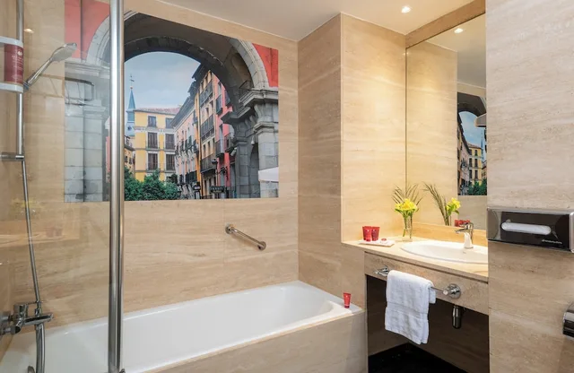 غرفة سوبيريور، Leonardo Hotel Madrid City Center 7/8