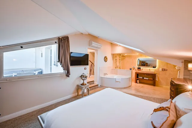 جناح عائلي بسرير كينج، GRAND HOTEL DES SABLETTES PLAGE, CURIO COLLECTION BY HILTON 2/12
