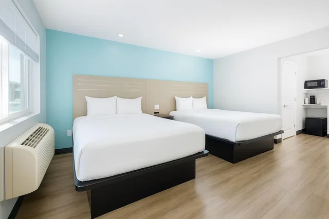 غرفة بزنس بسريرين كوين، Travelodge By Wyndham LAX South 7/10