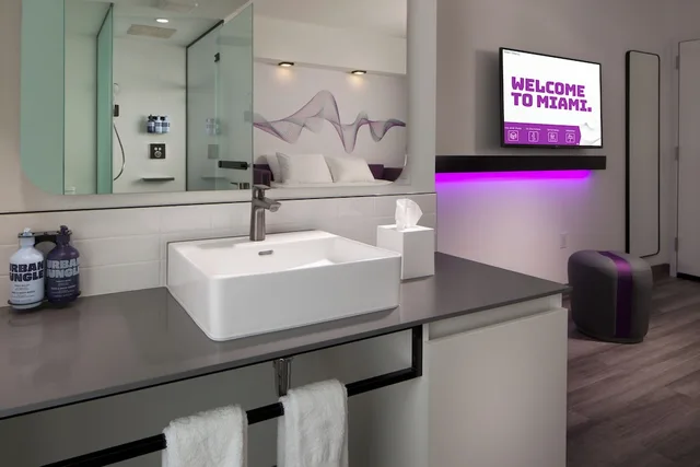 غرفة بسرير كينج، YOTEL Miami, Select by Hilton 3/3