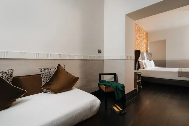 Deluxe, 1 King and 1 Single Beds, Unica Suite Rome 4/6