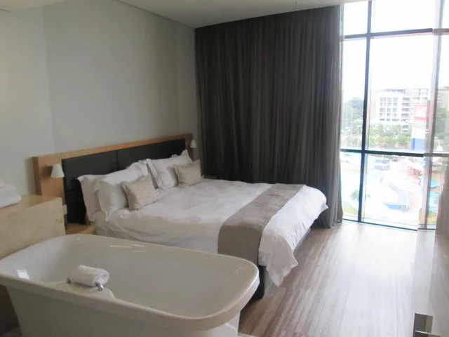 جناح جونيور، aha Gateway Hotel 1/1