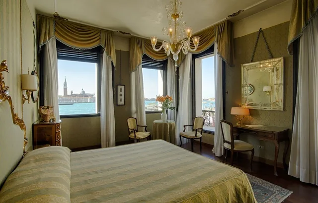 Triple, 1 Double and 1 Single Bed, San Marco View، Locanda Vivaldi Hotel 1/5