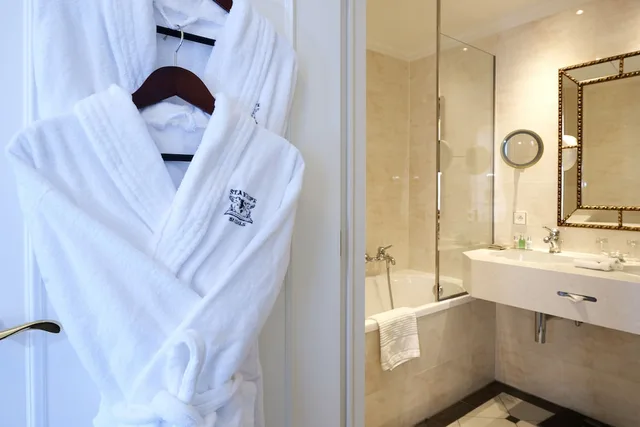 غرفة عائلية بسرير كينج مع أريكة، Stanhope Hotel Brussels By Thon Hotels 4/4