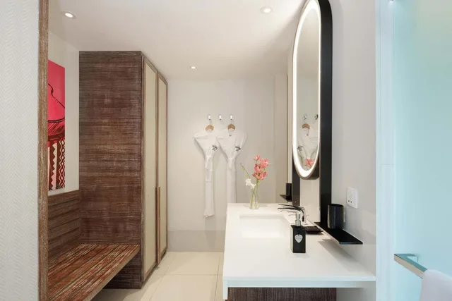 Silver Sky Studio King - Transfer Excluded، Hard Rock Hotel Maldives 3/3