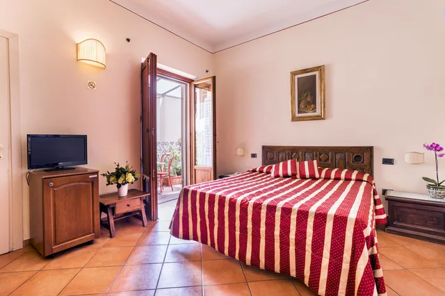 غرفة قياسية بسرير مزدوج وسريرين منفصلين، The Galileo Hotel 4/10