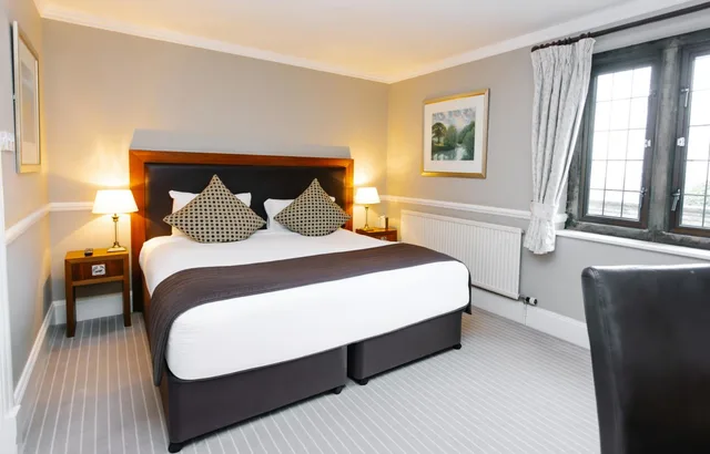 غرفة سوبيريور بسرير كينج، Hatton Court Hotel 1/5