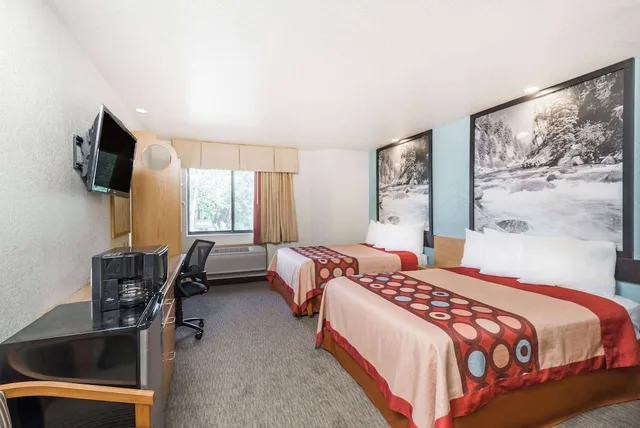Room, 2 Double Beds, Super 8 by Wyndham Show Low 3/10