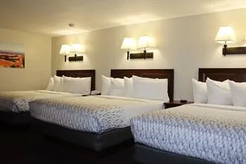 Family Suite, Bowen Motel 1/1