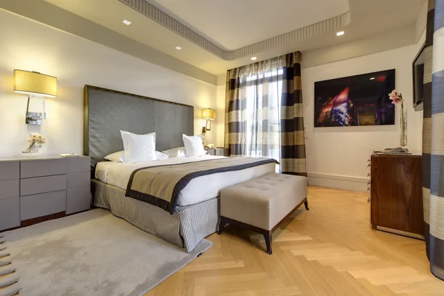 جناح غراند بسرير فردي بشرفة، Melia Genova 2/10
