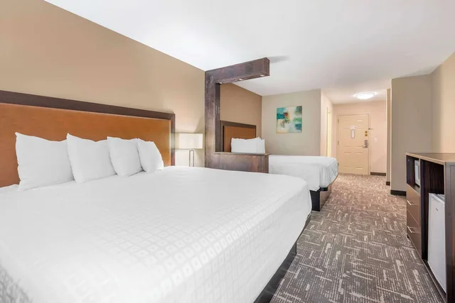 Standard, King and Queen Bed, Best Western Post Inn 1/4