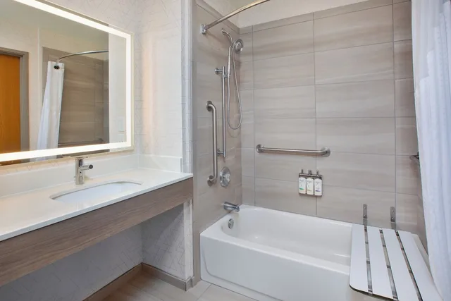 Suite, King Bed, Accessible, Holiday Inn Express Hotel And Suites Buffalo 4/7