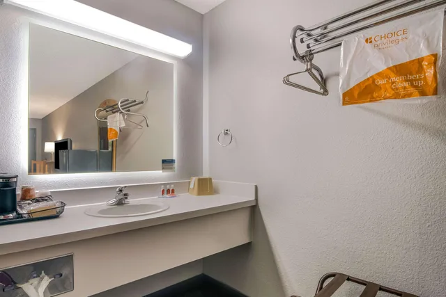 غرفة بسريرين كوين، Econo Lodge Branson Theater District 8/8