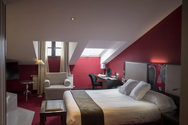 غرفة قياسية بسرير كوين بجاكوزي، Costa Esmeralda Suites 1/2