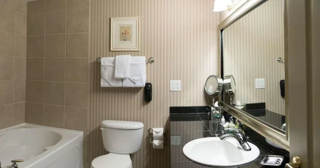 جناح بسرير كينج مع أريكة، Prestige Harbourfront Resort, WorldHotels Luxury 3/5