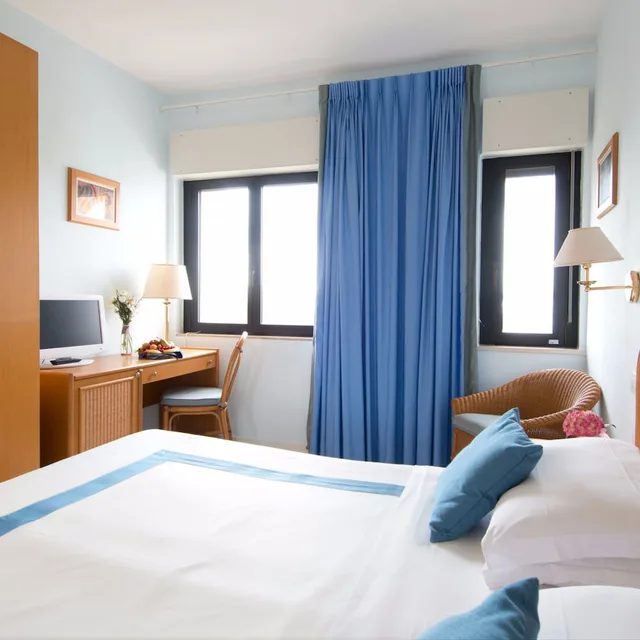 Standard, Double Bed, Sea View, Pool Access، Del Levante 2/5