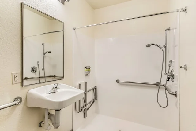 1 Bedroom, Suite, King Bed, Accessible, Candlewood Suites 1/1