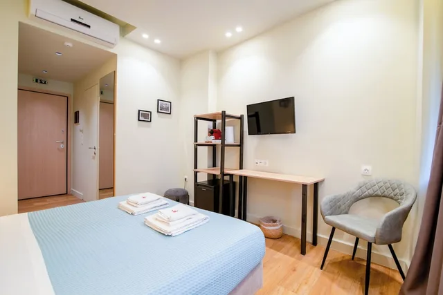 Deluxe, Double or Twin Bed, Still Athens 4/10