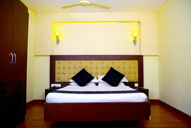 غرفة بسرير كوين، GREEN PARK RESIDENCY 3/6
