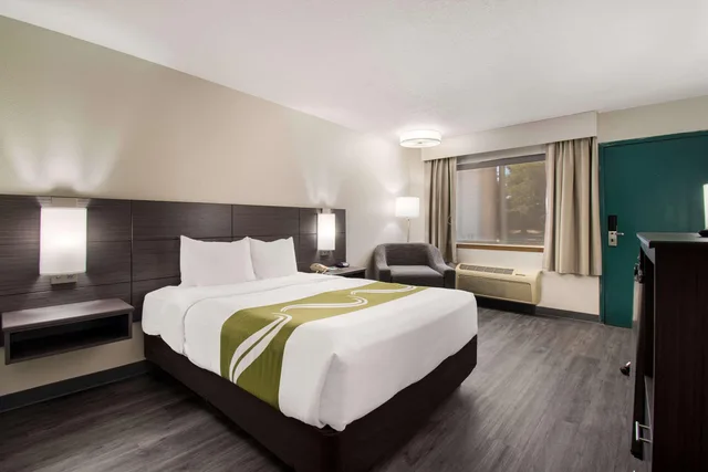 غرفة بسرير كوين لذوي الإعاقة، Quality Inn & Suites Wilsonville OR 4/6