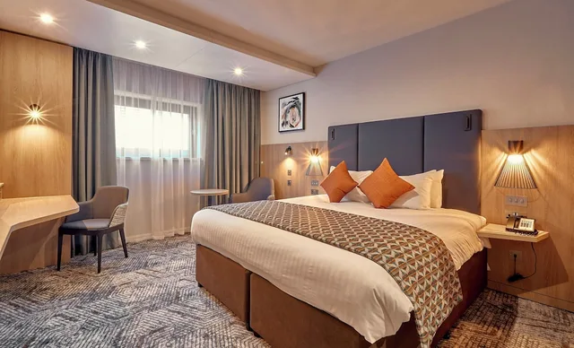 غرفة قياسية بسرير كينج، Crowne Plaza Reading East, An IHG hotel 2/4