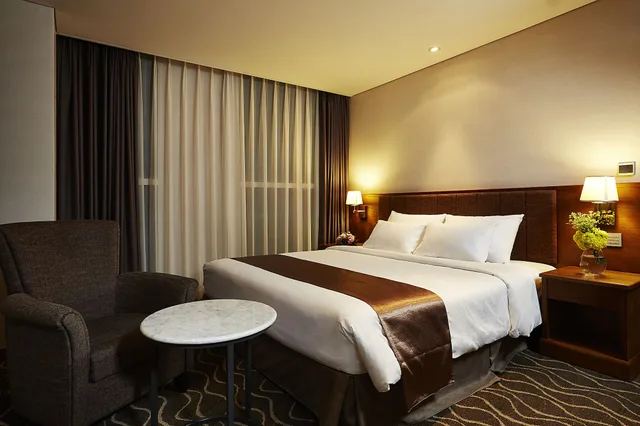 غرفة بريميوم ركنية بسرير مزدوج بإطلالة على المدينة، Hotel Square Ansan 1/4