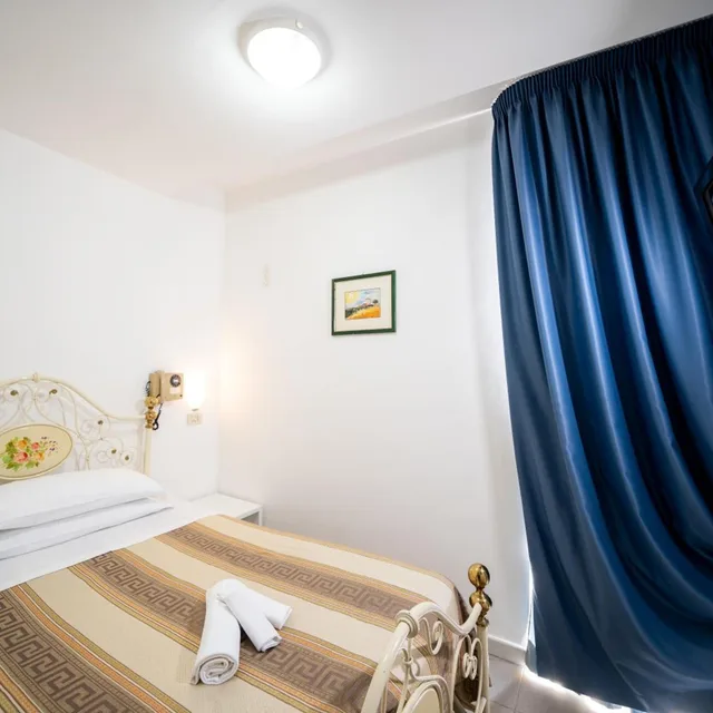 غرفة مفردة، Hotel Florida 2/10