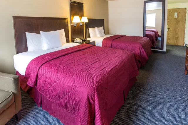 غرفة بسريرين كوين، Cedars Inn 5/10