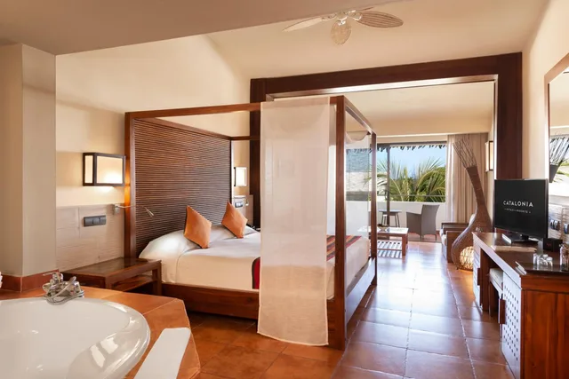 Privileged Deluxe Junior Suite, Catalonia Royal Bavaro - Adults Only 1/1