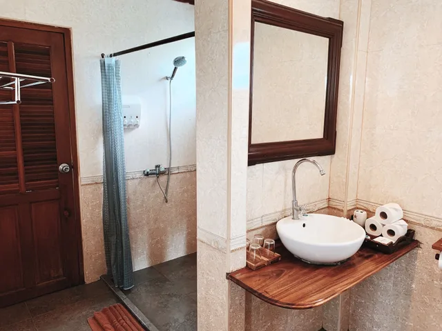Family, King and Queen Bed, Lateral Side Sea View، Railay Phutawan Resort 8/9