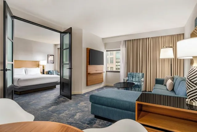جناح بسرير كينج بشرفة لذوي الإعاقة، Doubletree By Hilton Tampa Rocky Point Waterfront 5/7