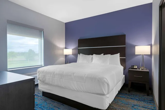 جناح بسرير كينج، Comfort Inn & Suites Adrian 1/5