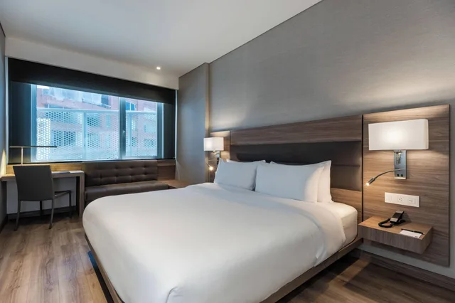 غرفة قياسية بسرير مزدوج، AC Hotel by Marriott Bogota Zona T 2/10