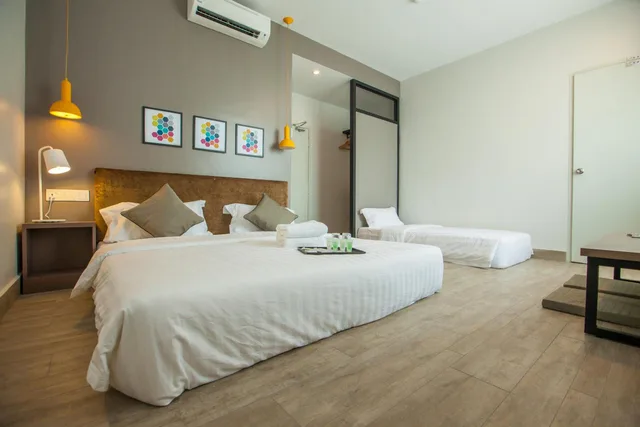 غرفة عائلية ثلاثية، Bzz Hotel 1/10