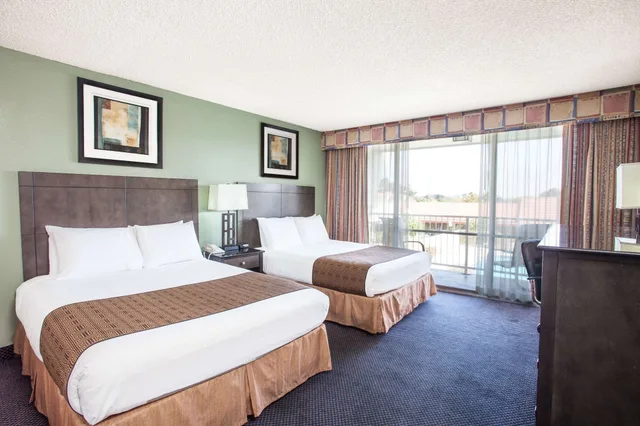 جناح بسريرين كوين بغرفة نوم واحدة، Travelodge By Wyndham Monterey Bay 1/8