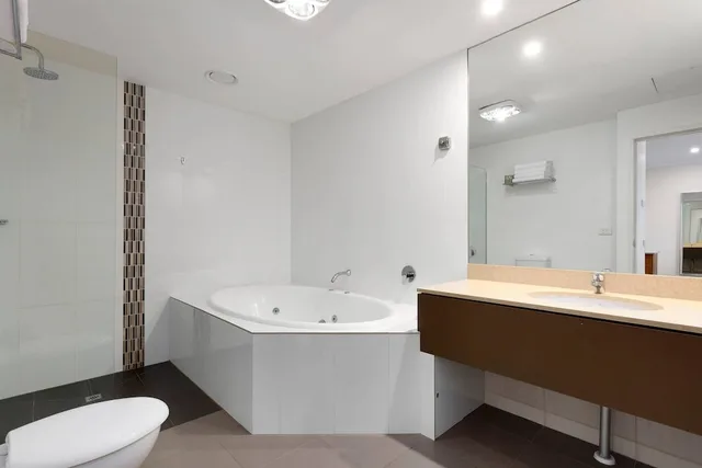 2 Bedrooms, Apartment, King and Twin Beds, Bay View, Quality Hotel Bayside Geelong 4/5