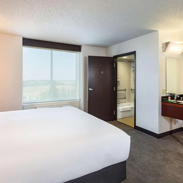 غرفة بسرير كينج مع أريكة في طابق مرتفع، Hyatt Place Sacramento Roseville 3/4