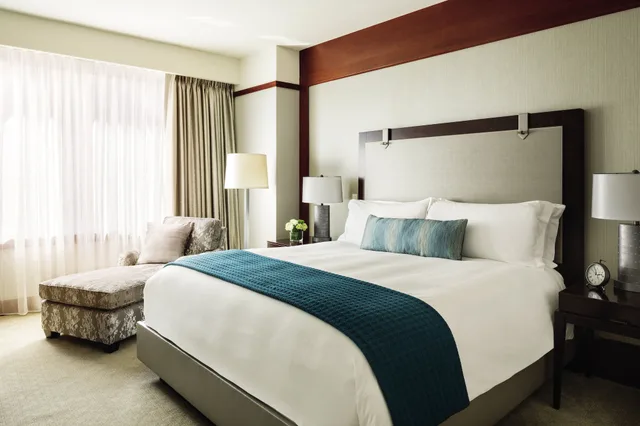 غرفة بريميير بسرير كينج، The Ritz-Carlton Georgetown, Washington, D.C. 1/3