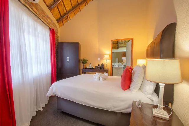غرفة ديلوكس بسرير كينج، Imbube Safari Lodge 5/10