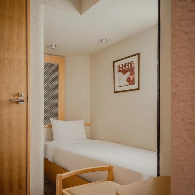 غرفة بريميوم بسرير مزدوج بحمام خاص مع أريكة، Hotel Mid In Kawasaki-Ekimae 3/7