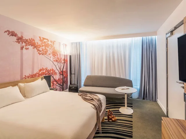 غرفة قياسية بسرير مزدوج مع أريكة، Novotel Leicester 2/7