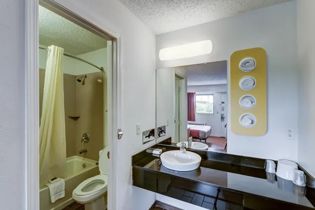 1 Queen Bed - Non-Smoking, Micfridge، Motel6 Berea, KY 9/10